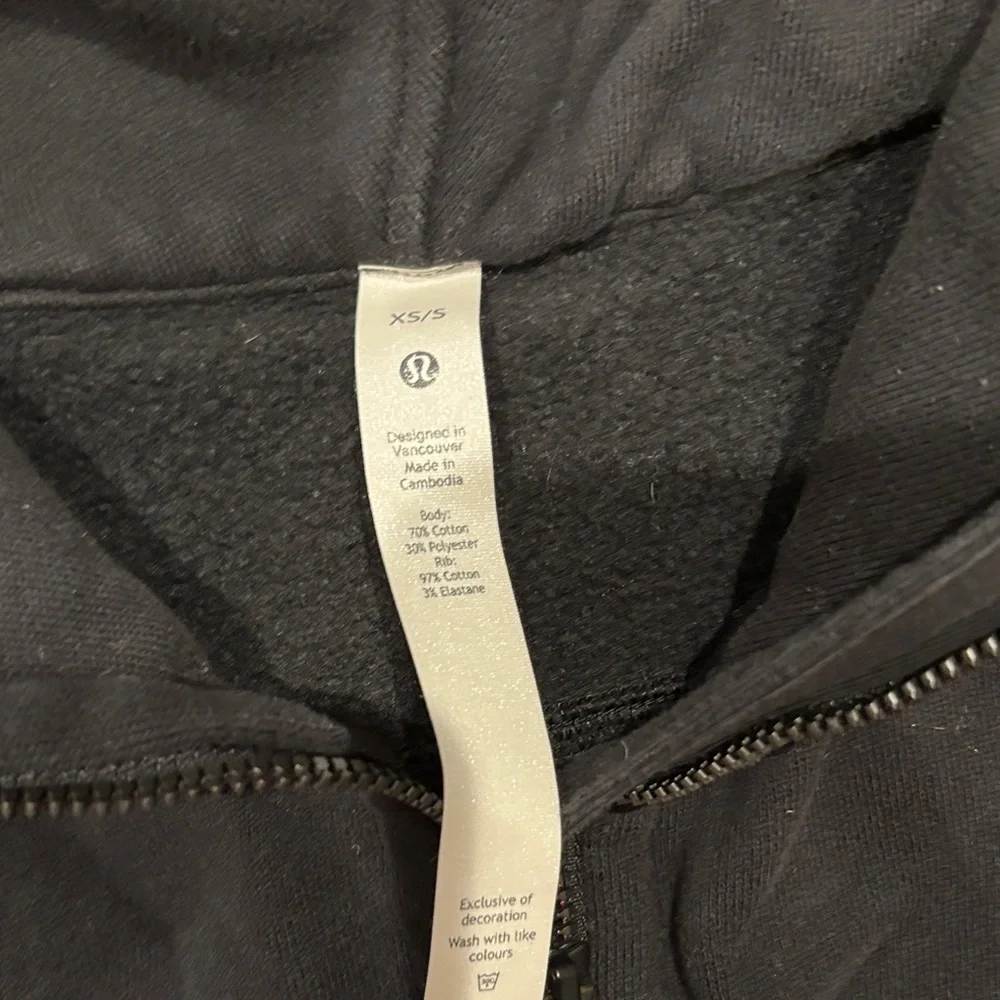 Lululemon Black Scuba Cropped Hoodie - Picture 2 of 3